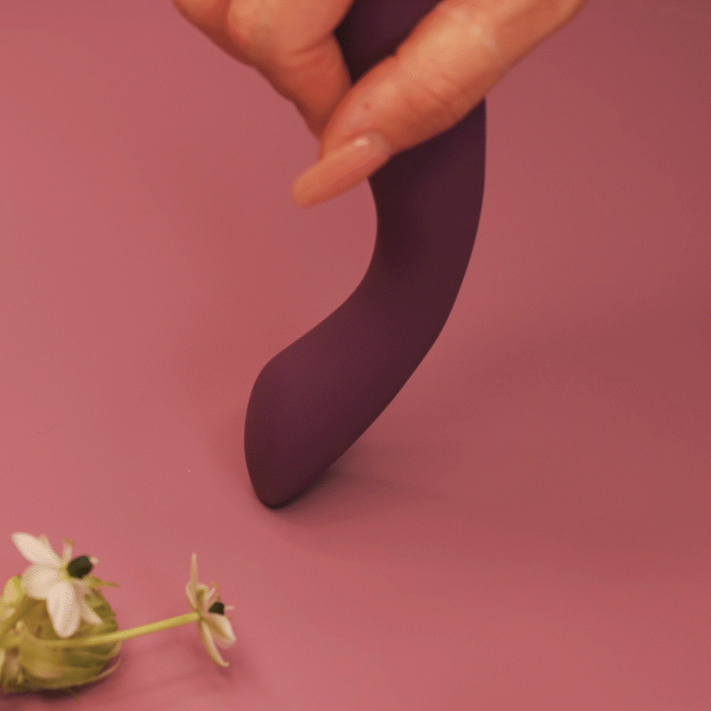 Amy 2 Flexible G-Spot Vibrator | Svakom (Violet) being bent by woman