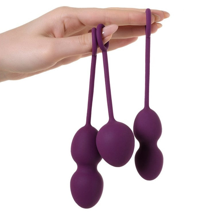 Nova Kegel Exercise Ball Set | Svakom - Violet in hand