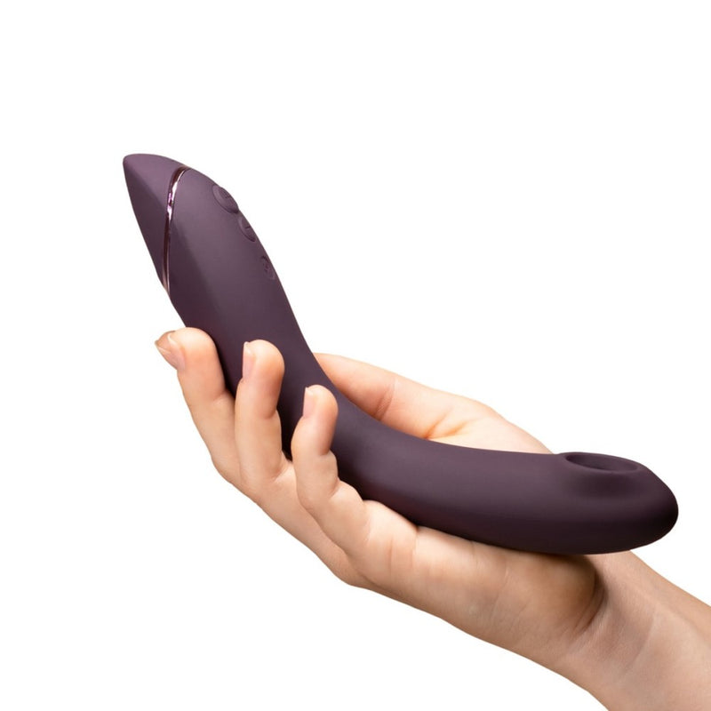 Womanizer | OG Pleasure Air G-Spot Vibrator (Aubergine) in models hand