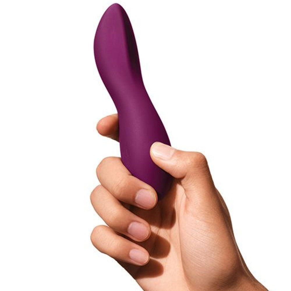 Dame | Dip Classic Vibrator in hand