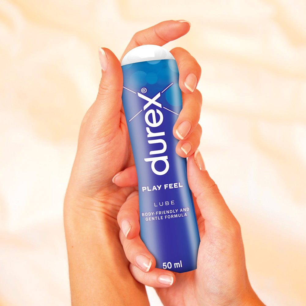 Play Feel Lube | Durex in hands