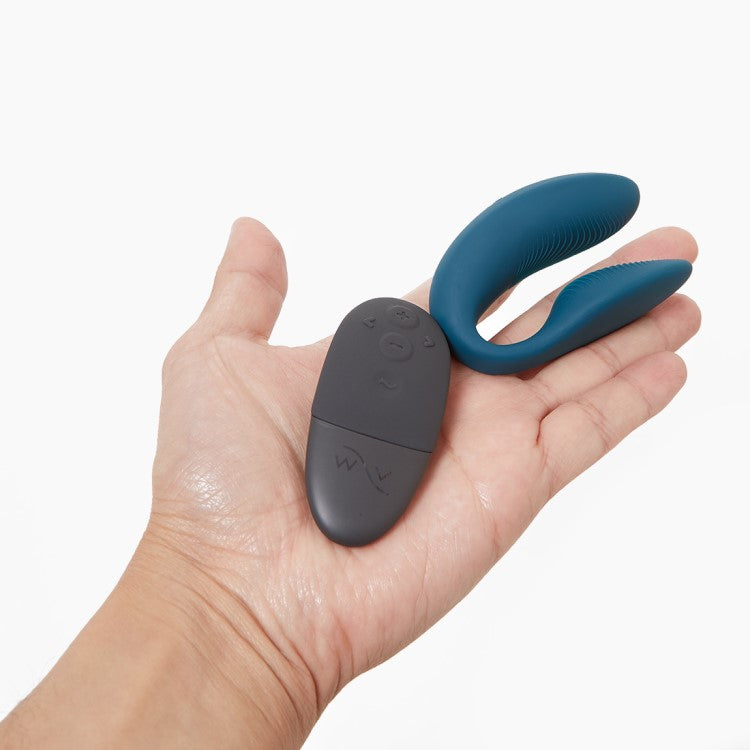 We-Vibe | Sync 2 Couples Vibrator (Green Velvet) in hand