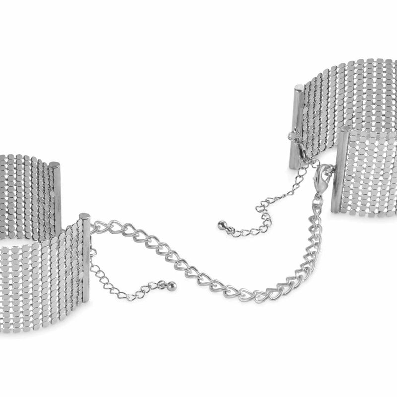 Close up view of Désir Métallique Mesh Handcuffs | Bijoux Indiscrets - Silver