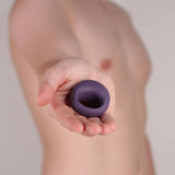 Man holding Mio Vibrating Cock Ring | Je Joue - Purple 